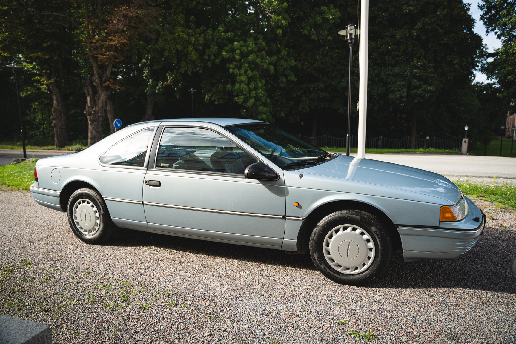 Exterior image of 1991 Ford Thunderbird (2)