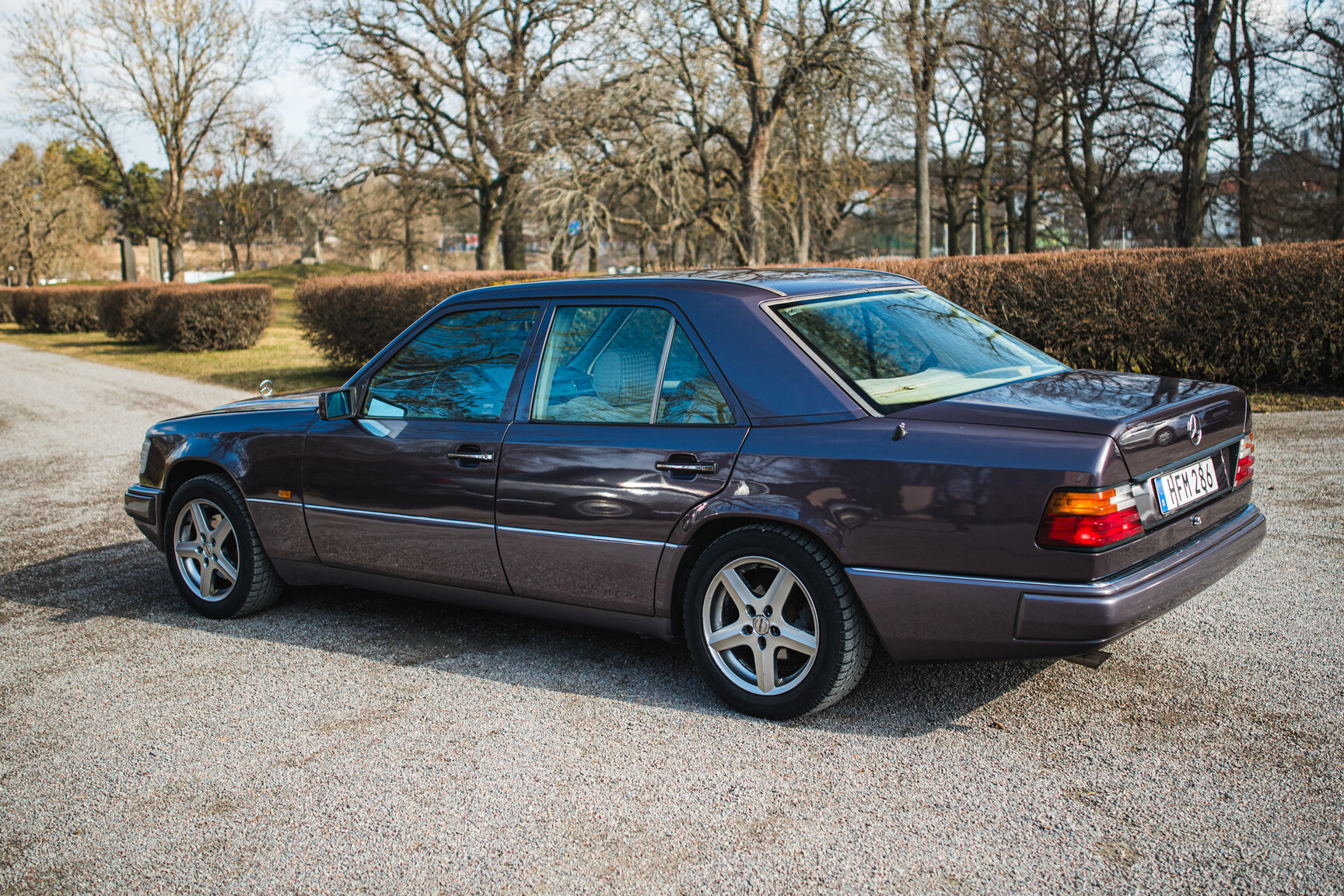 Exterior image of 1993 Mercedes-Benz E 220