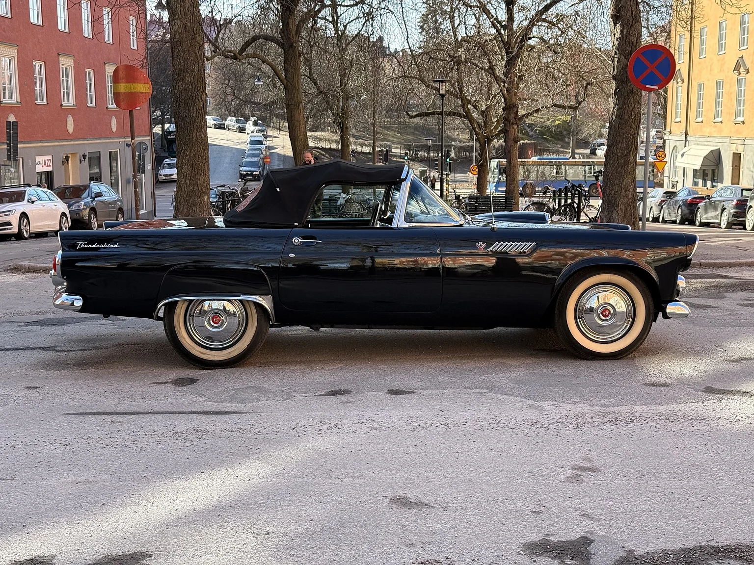 Exterior image of 1955 Ford Thunderbird (16)