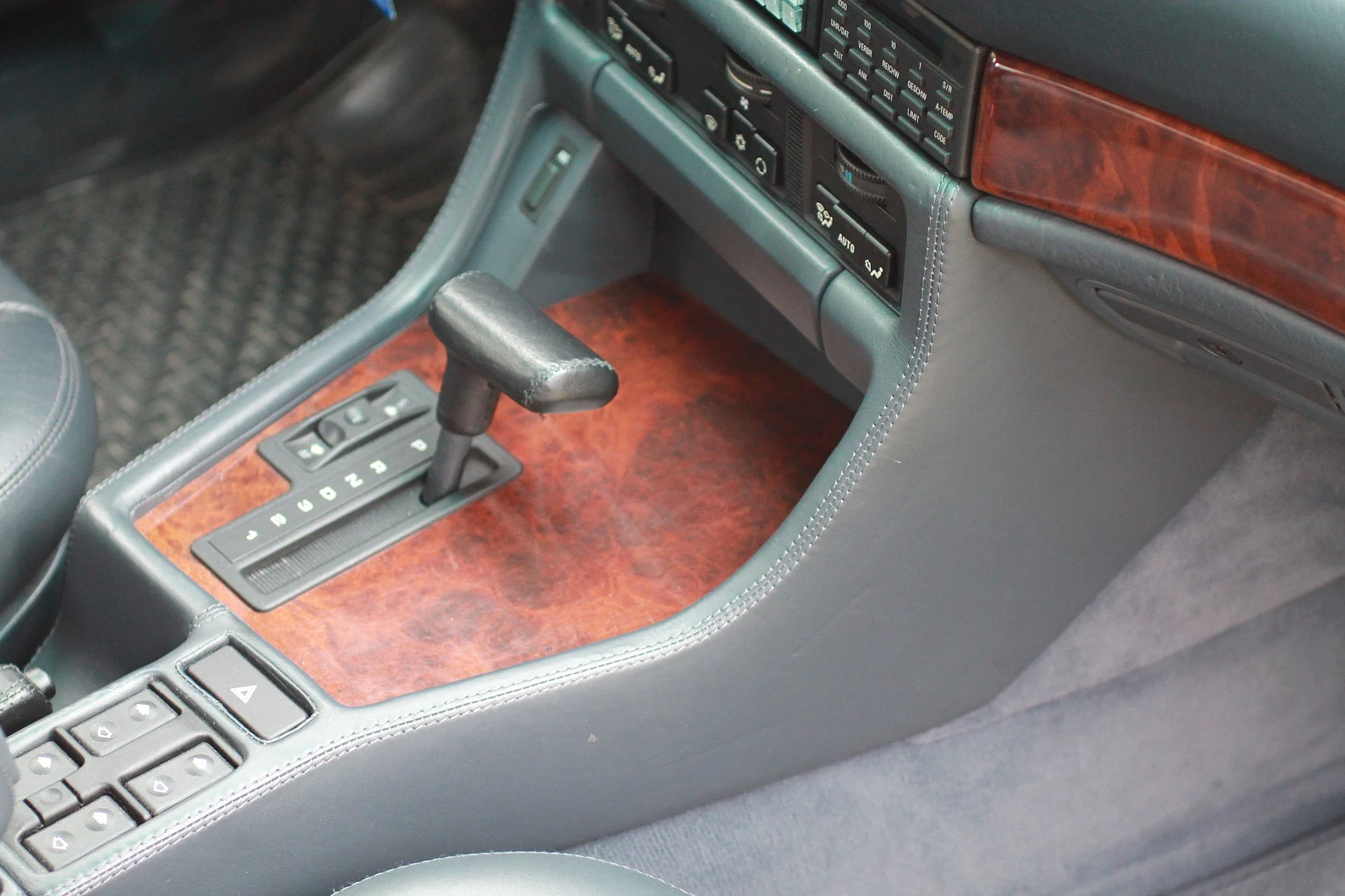 Innenraumfoto von 1989 BMW 750iL (37)