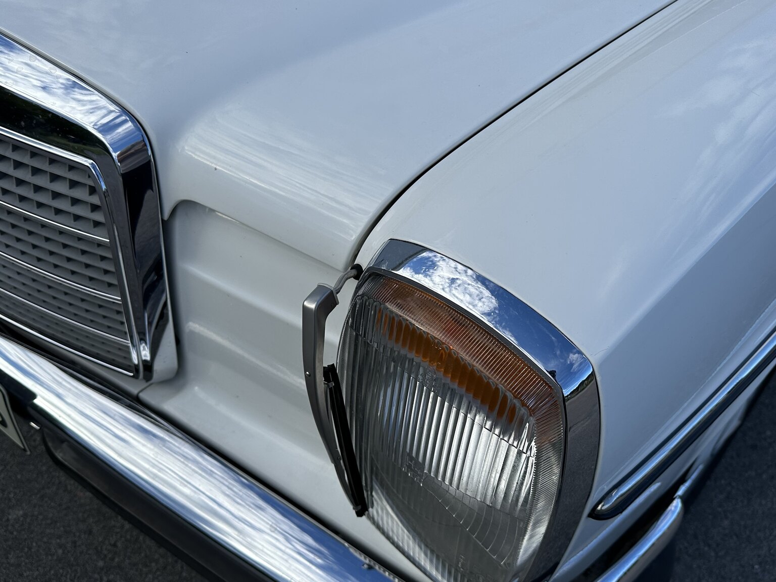 Aussenfoto 1975 Mercedes Benz 200