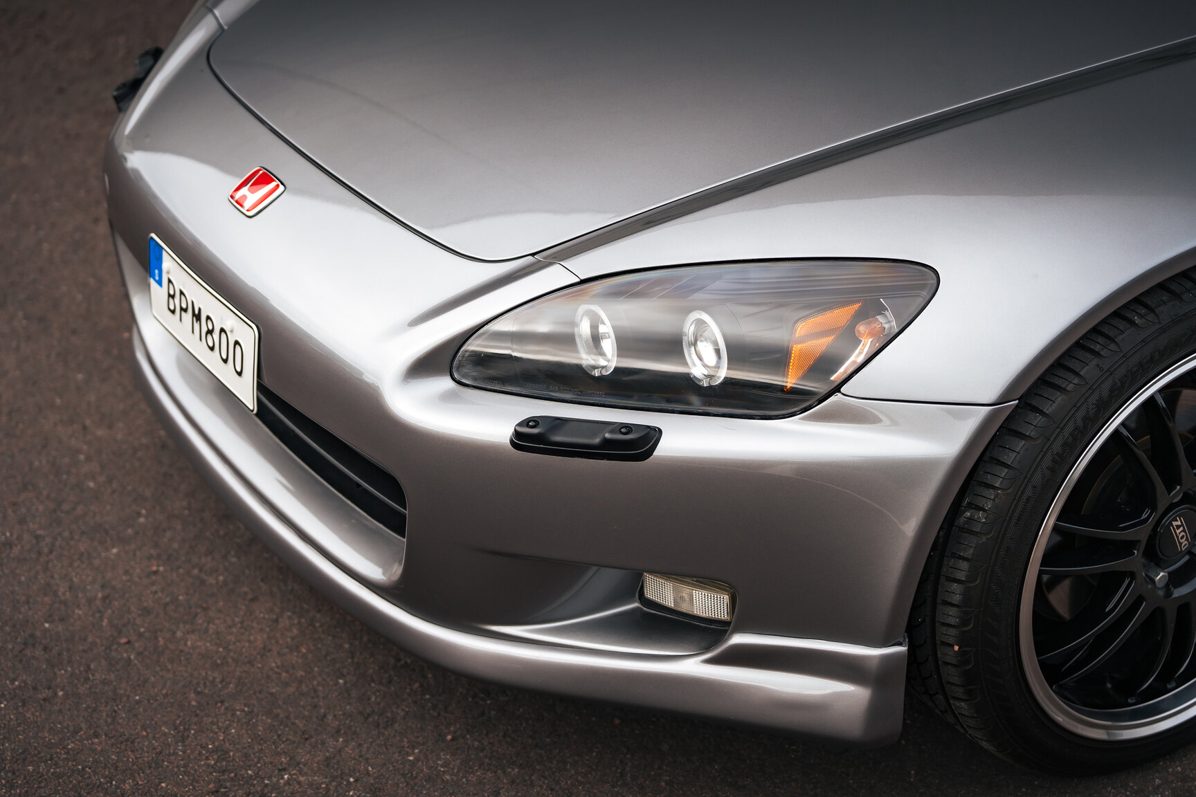 Exterior image of 2000 Honda S2000 AP1