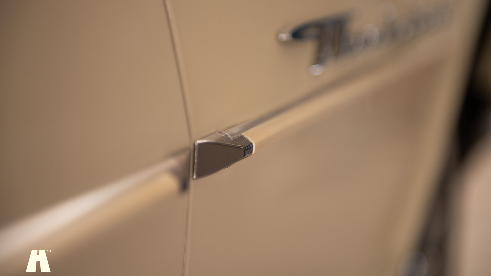 Exterior image of 1964 Ford Thunderbird 6.4 HT (46)