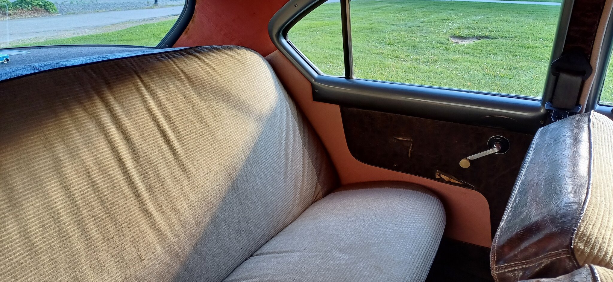 Interiörbild 1953 Kaiser Deluxe Club 2-door