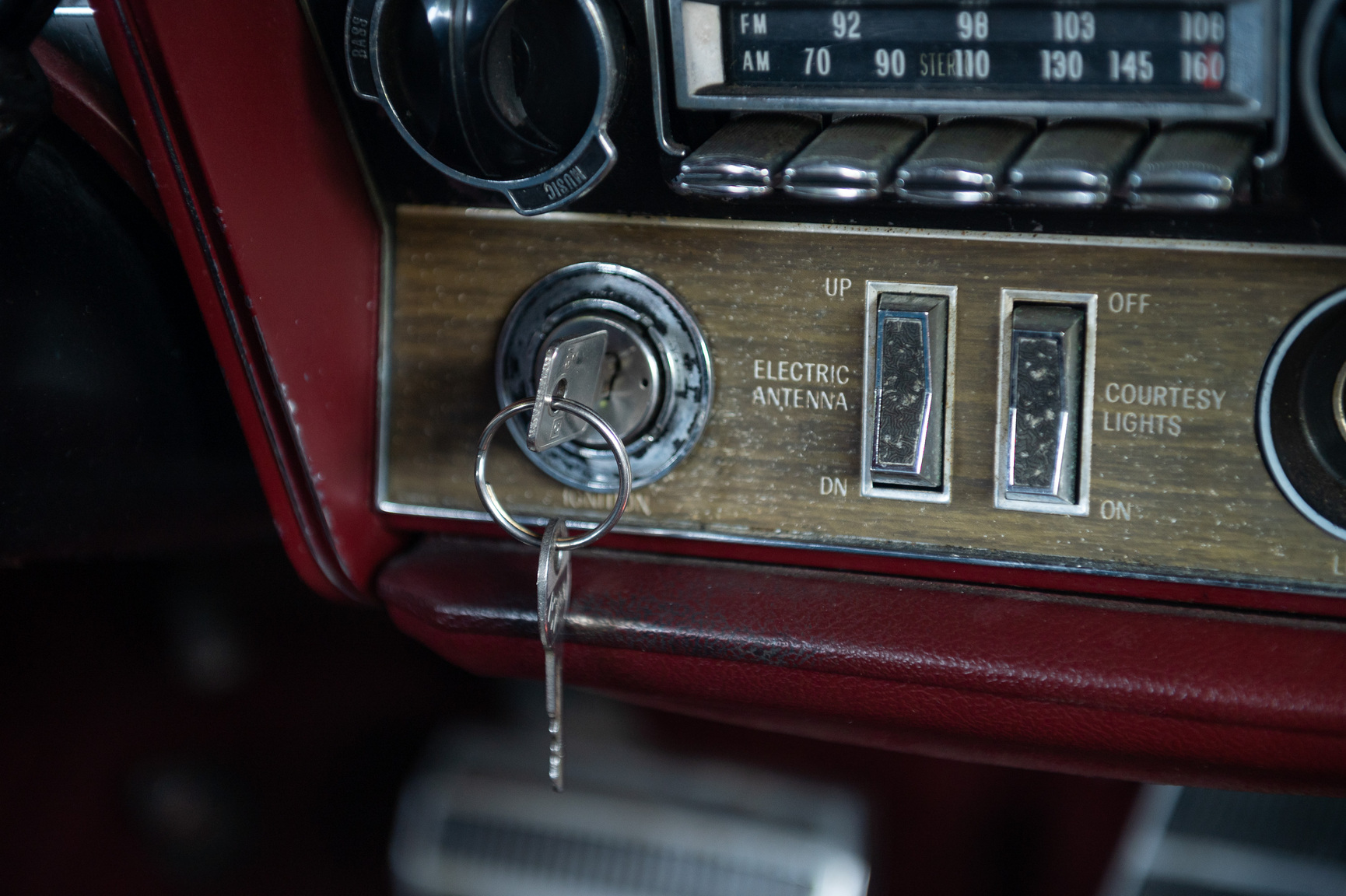 Interior image of 1968 Oldsmobile Toronado (9)