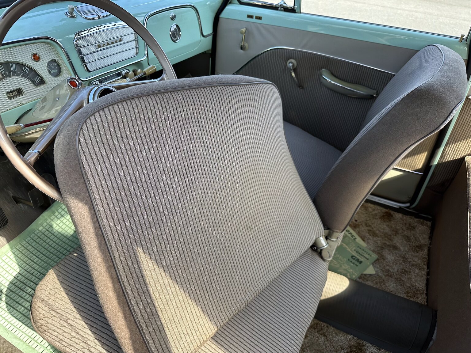 Innenraumfoto von 1956 Opel Olympia Rekord