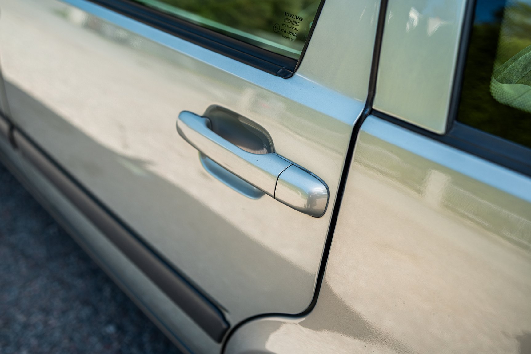 Exterior image of 2000 Volvo V70 XC 2.4 T AWD 