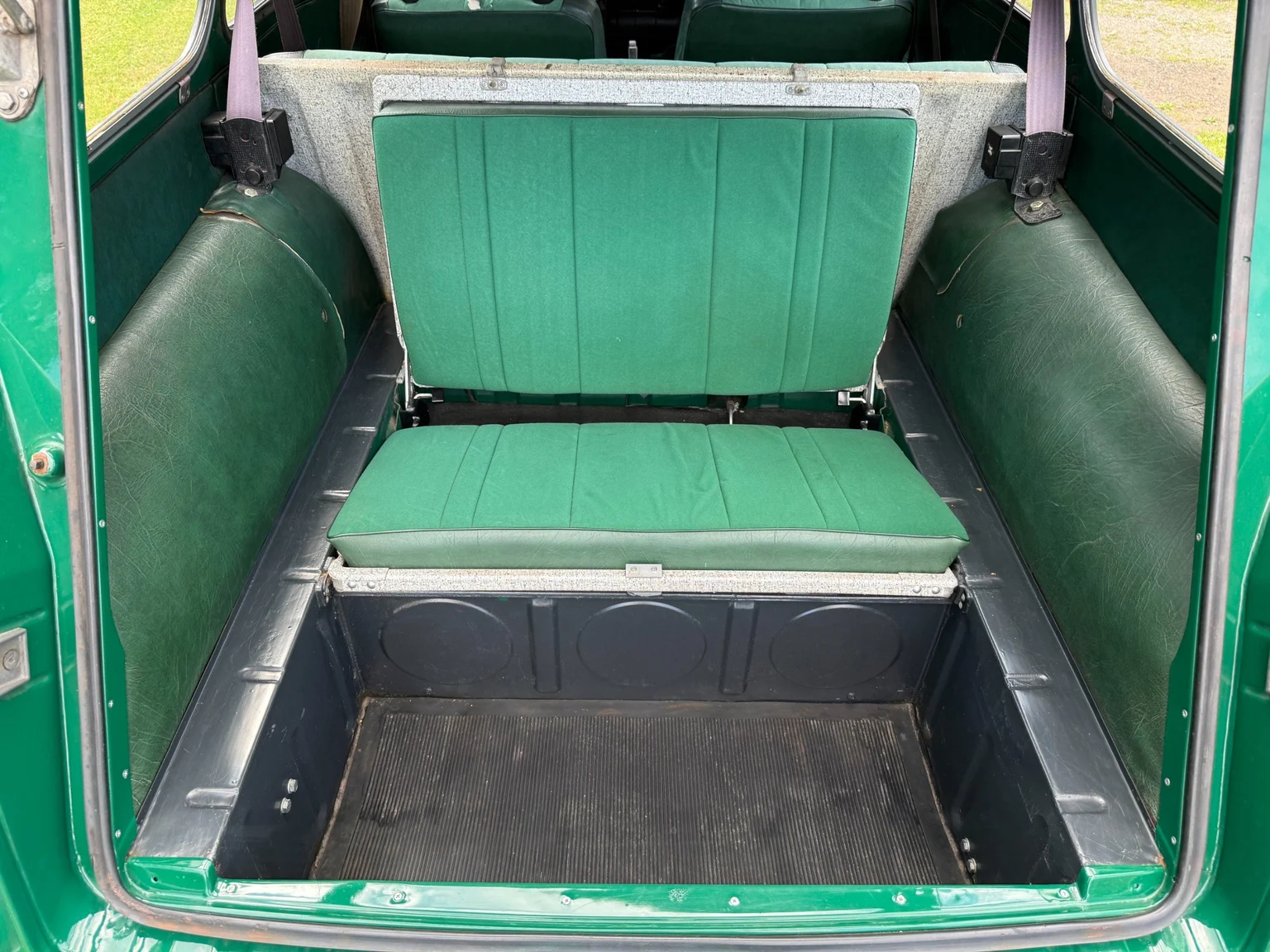 Innenraumfoto von 1975 Saab 95 V4 kombi - 7-sits (32)