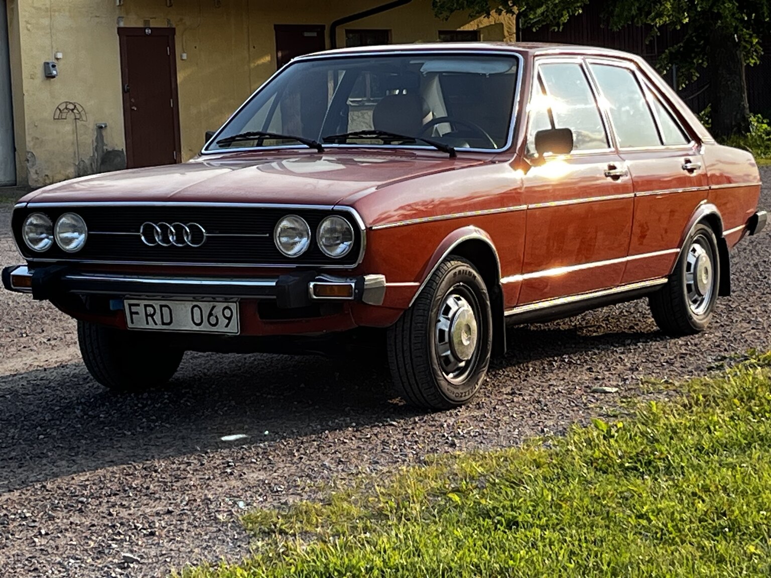 Exterior image of 1976 Audi 80 GL B1  (8)