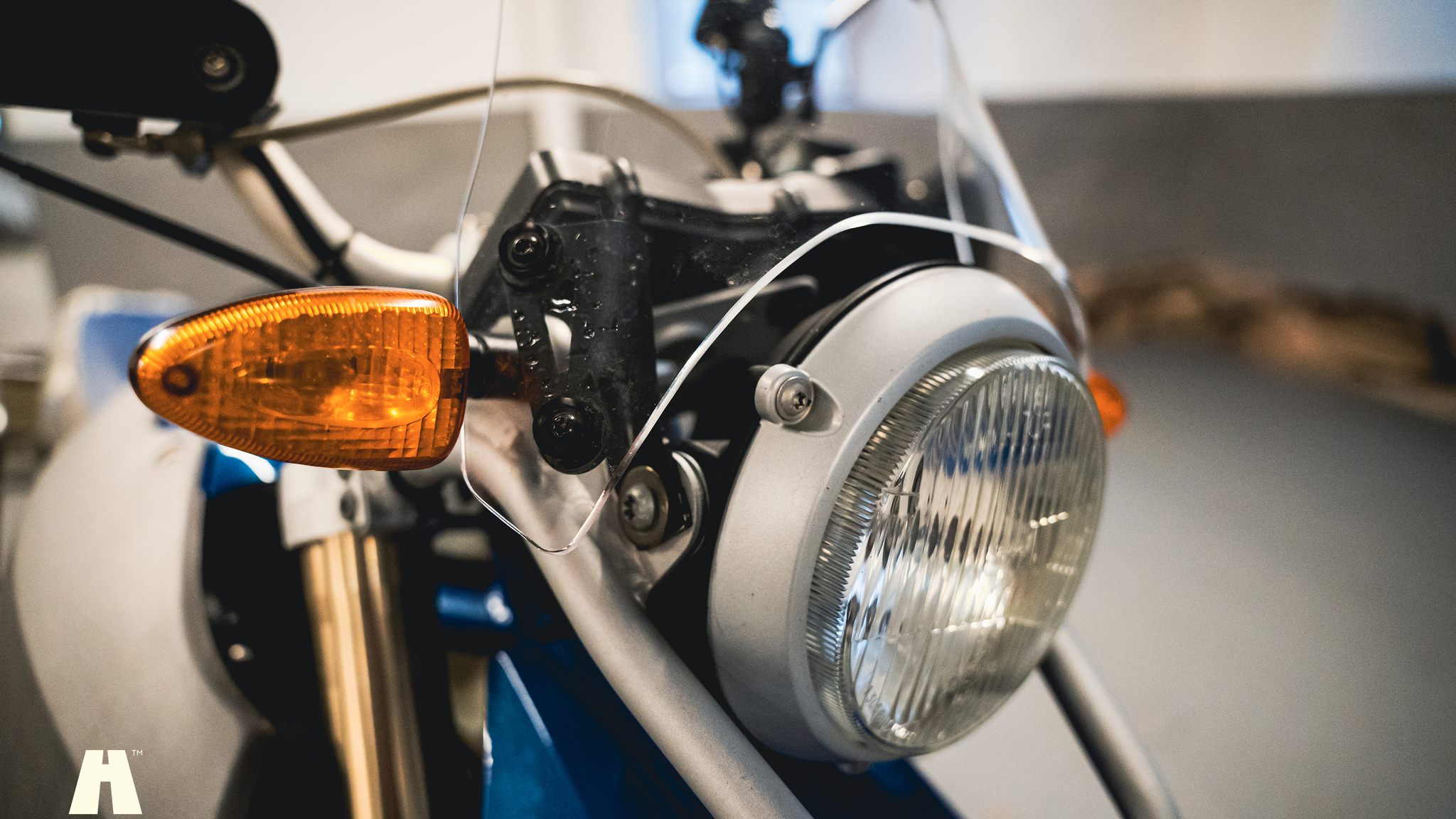 Exterior image of 2006 BMW HP2