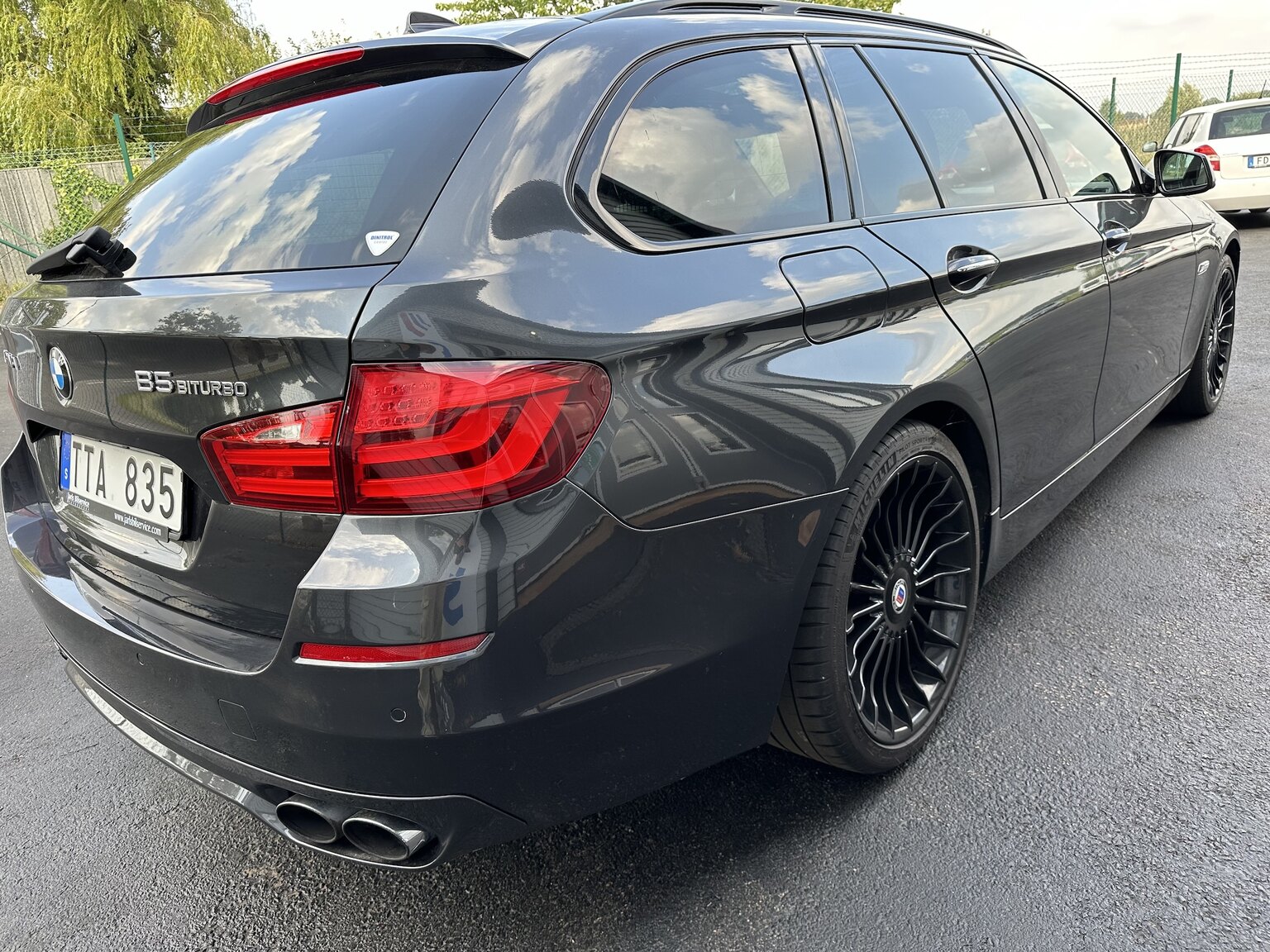 Exterior image of 2011 ALPINA B5 Bi-Turbo Touring Switch-Tronic