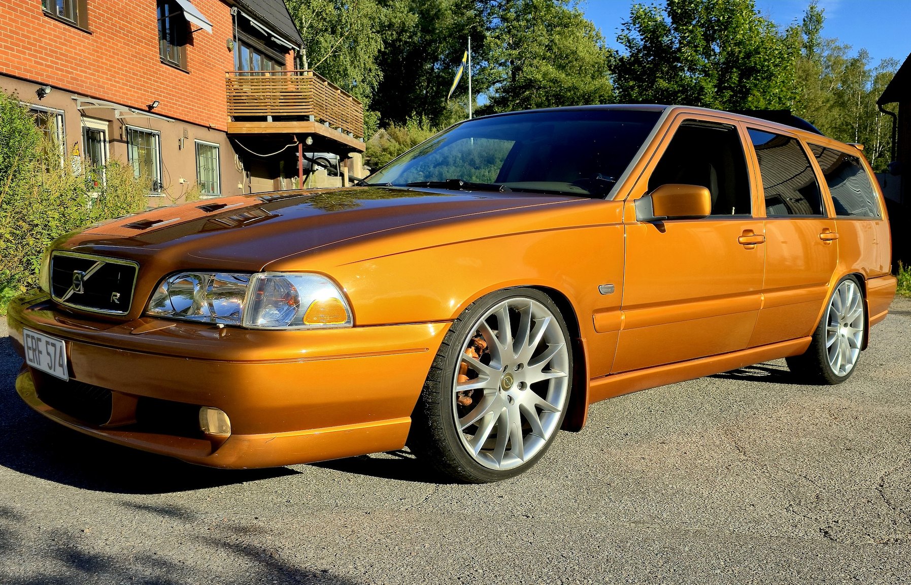 Exterior image of 1998 Volvo V70 R 2.3 T Automatisk