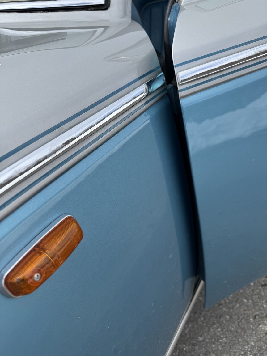 Exterior image of 1976 Rolls-Royce Silver Shadow