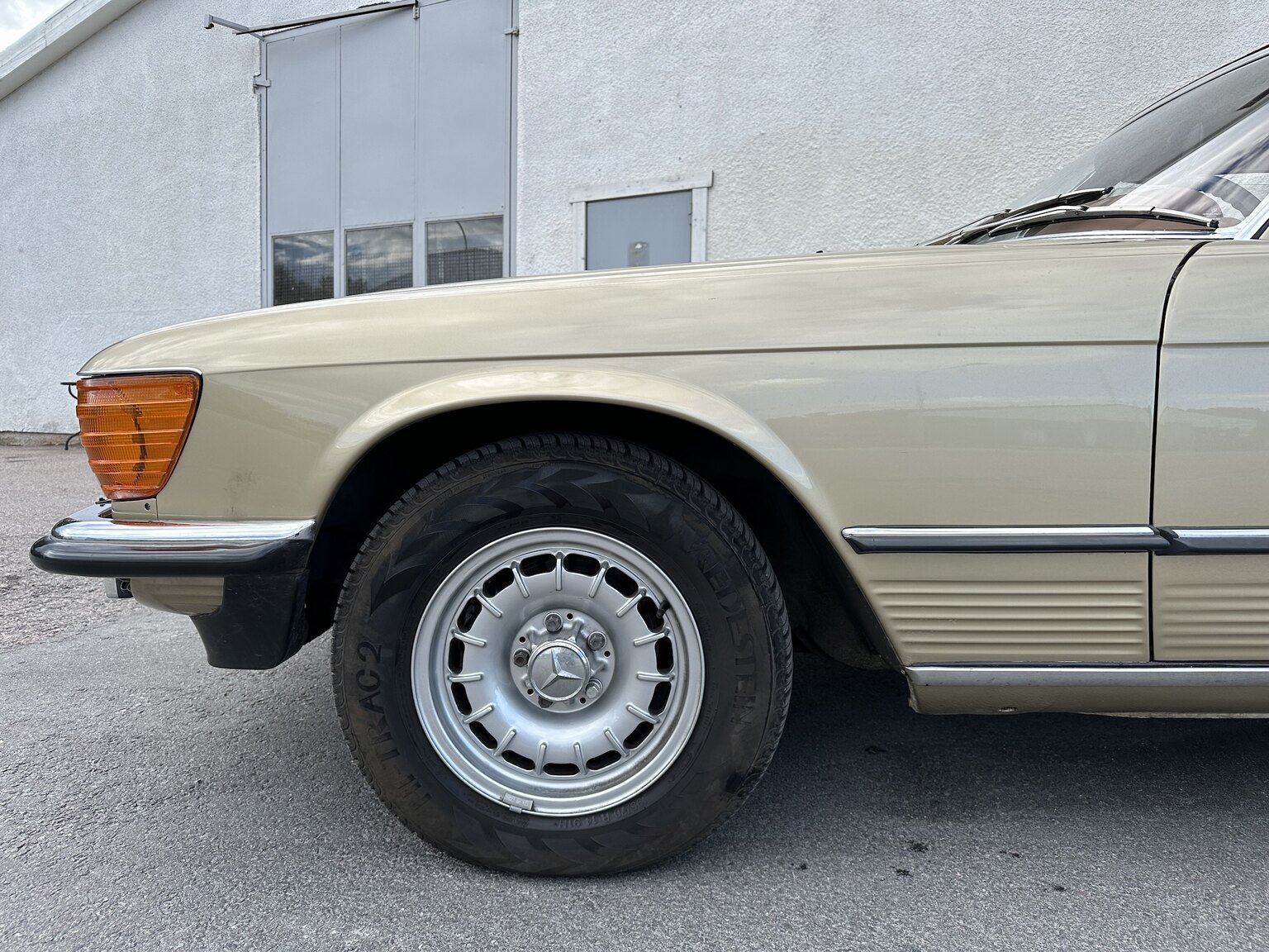 Exteriörbild på 1974 Mercedes benz 450 SL