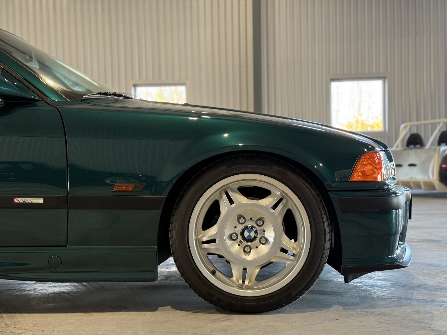 Exteriörbild på 1995 BMW 325i Coupé AVUS Edition "No Reserve Auction"