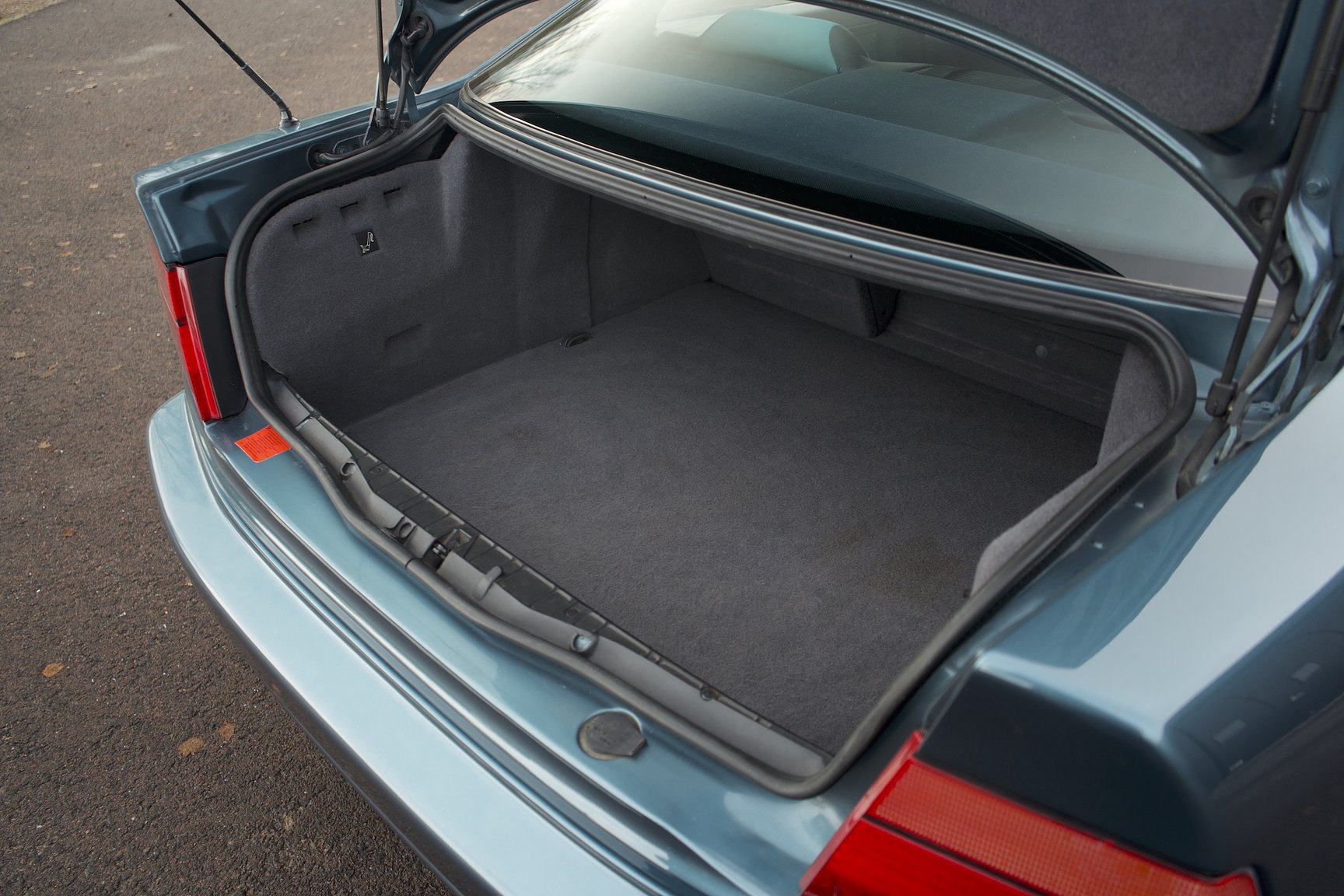 Innenraumfoto von 1992 BMW 850i 6-speed manual - NO RESERVE