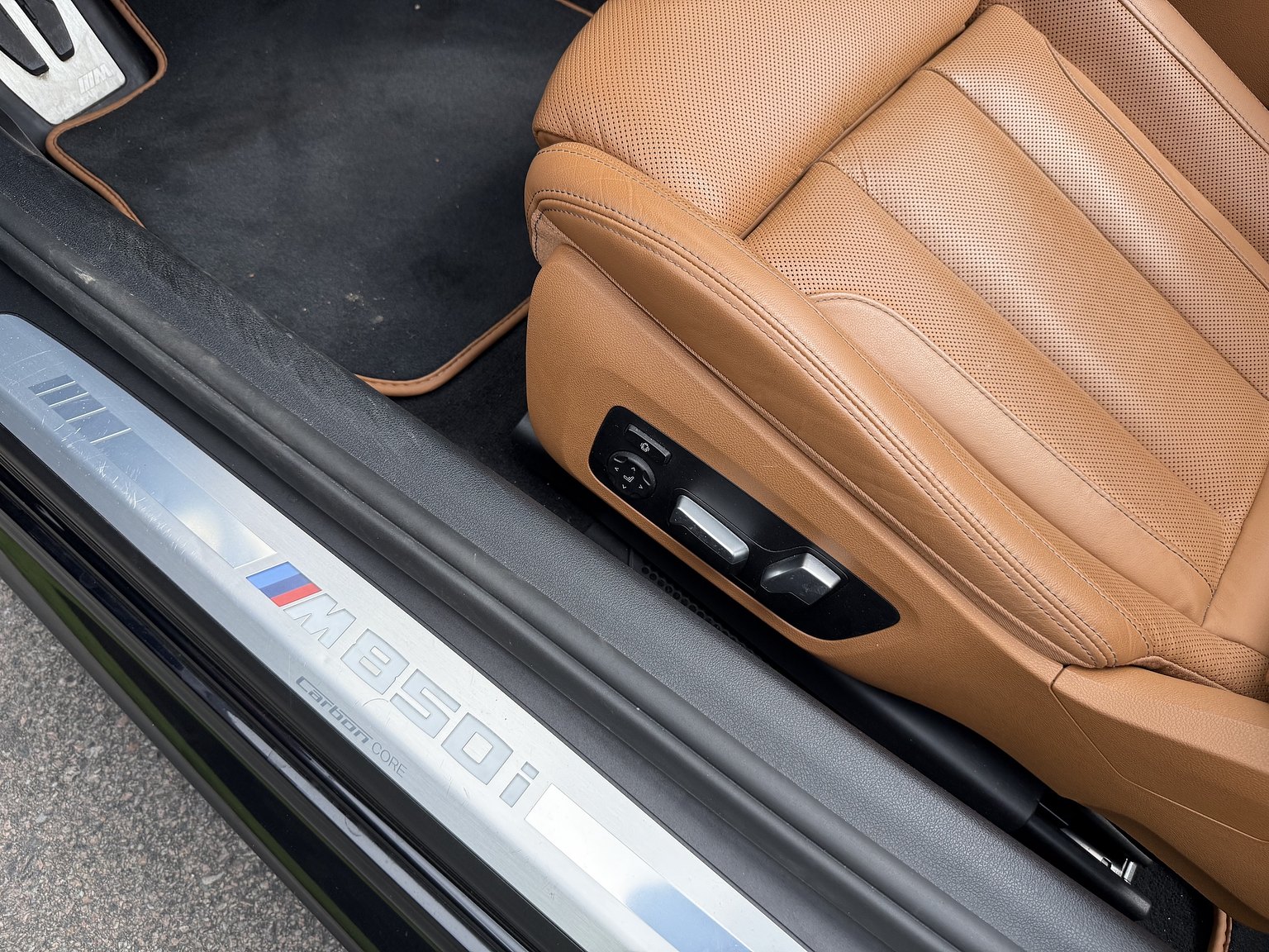Interior image of 2019 BMW M850i xDrive Convertible Steptronic