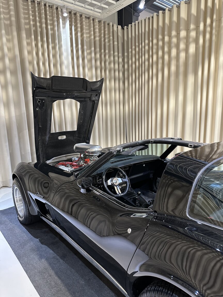 Exterior image of 1975 Chevrolet Corvette Stingray 