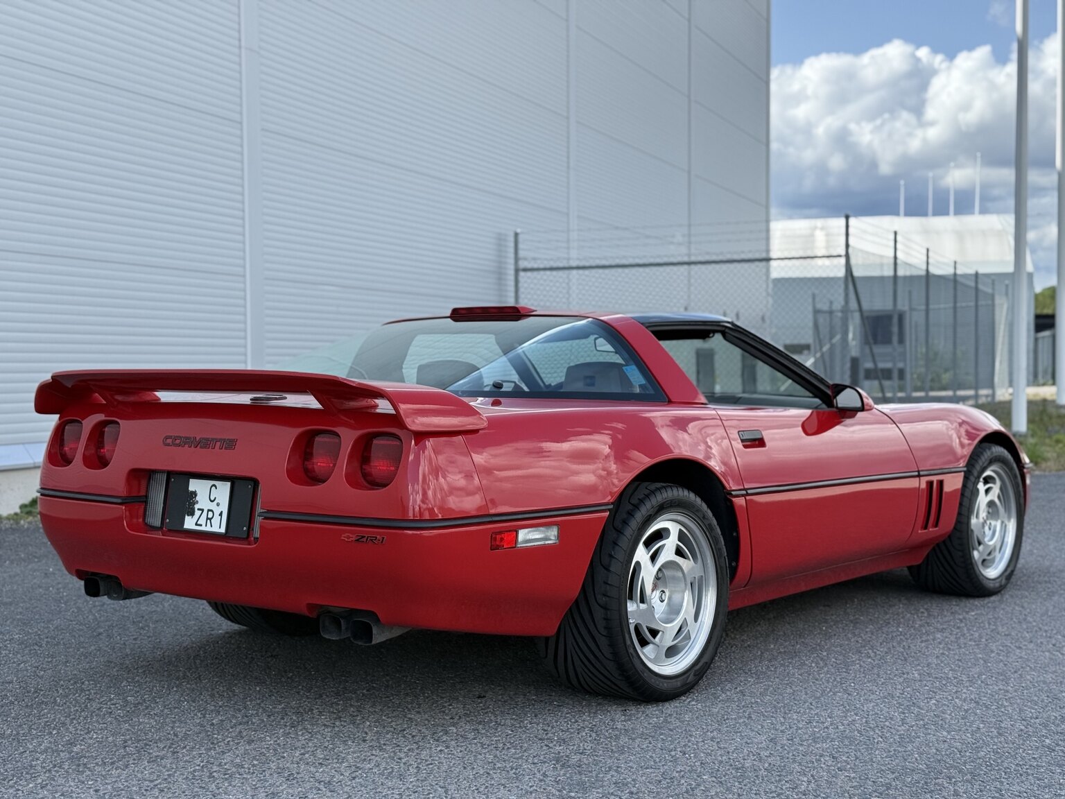 Exterior image of 1990 Chevrolet Corvette ZR-1 Targa