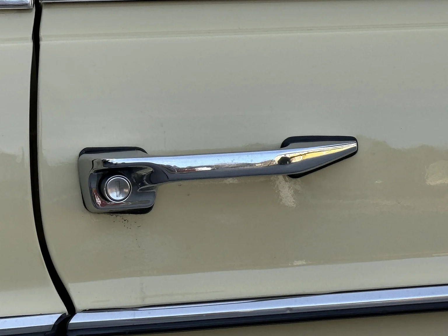 Exteriörbild på 1974 Mercedes-Benz 230 Automatic (39)