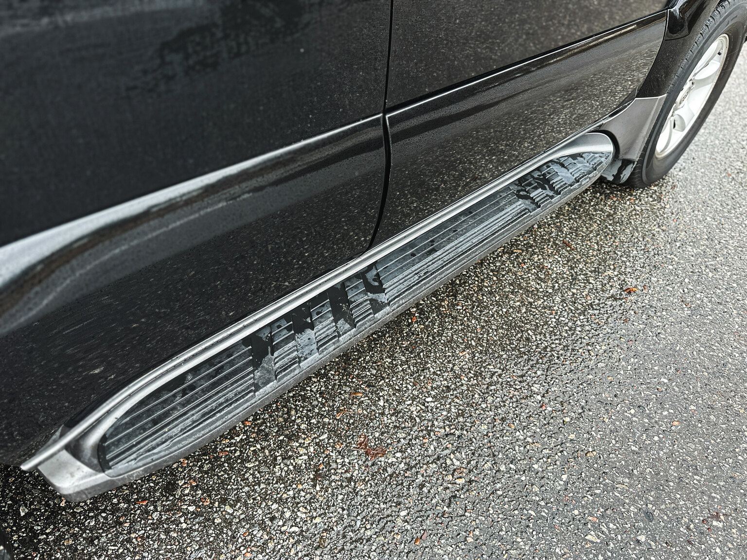 Exterior image of 2004 Toyota Land Cruiser