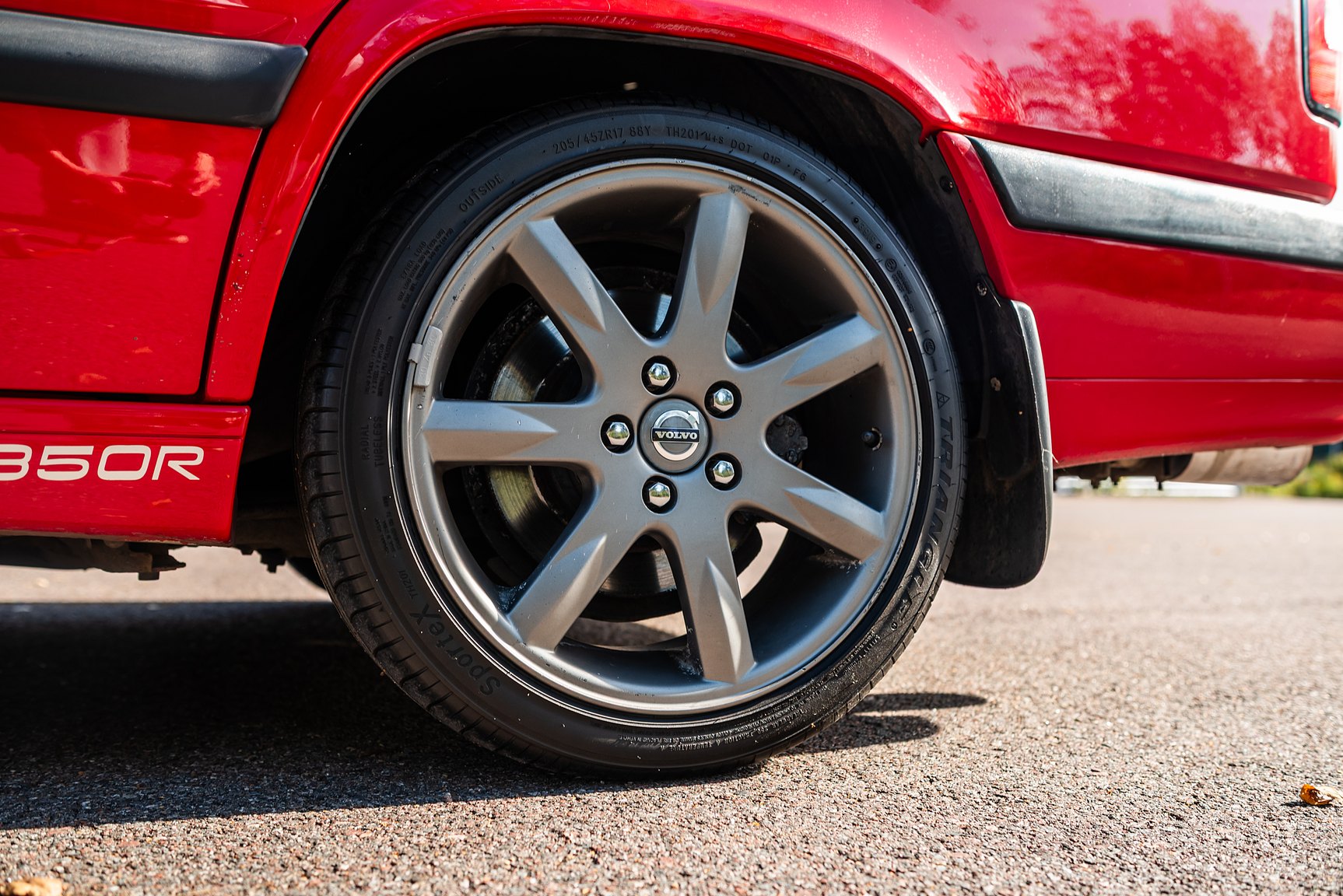 Exterior image of 1996 Volvo 850 R