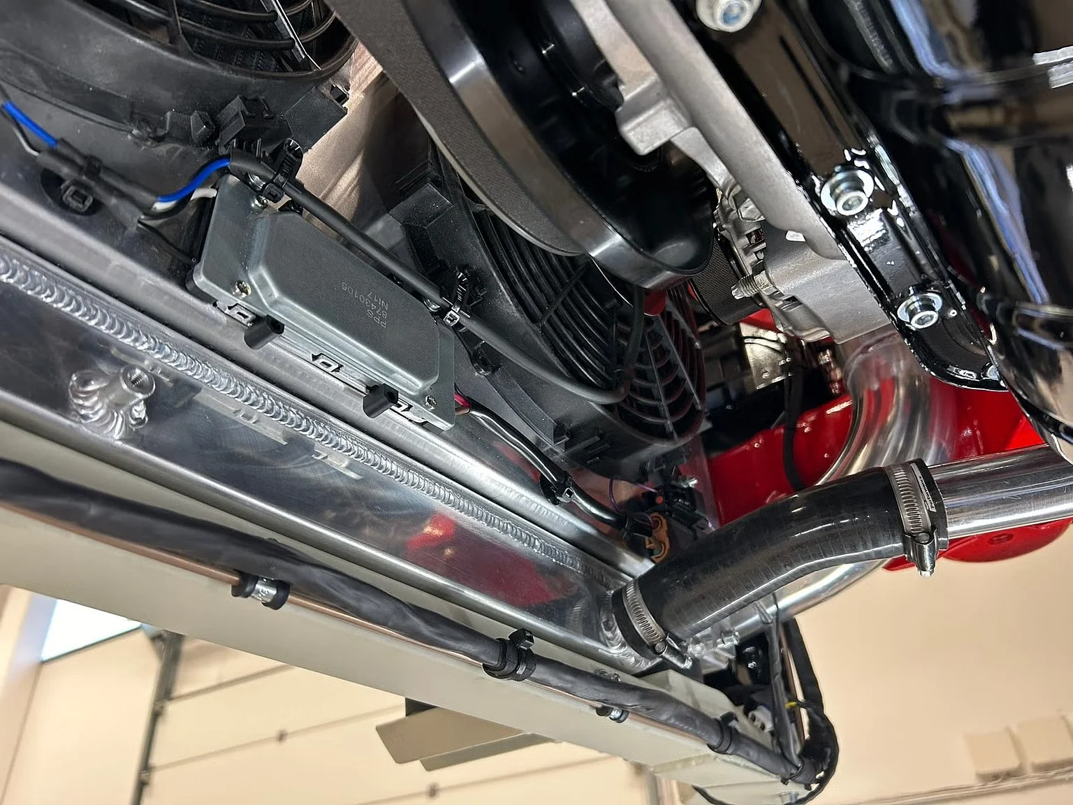 Image of 2024 Super 70 T6 Rwd mechanics (16)
