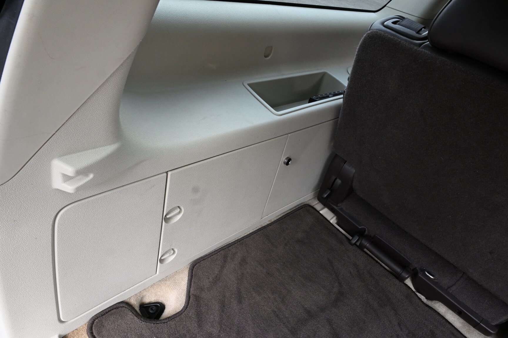 Interior image of 2010 Cadillac Escalade ESV 6.2 Flexfuel