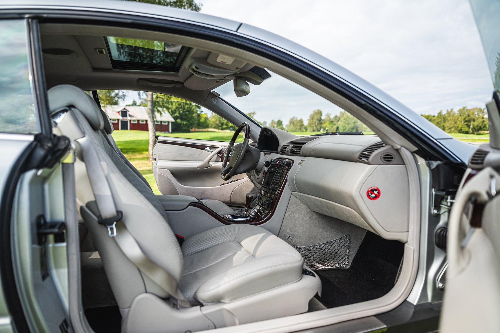 Interior image of 2000 Mercedes-Benz CL 500