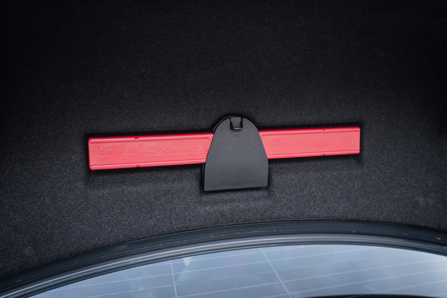 Interior image of 2011 Audi S4 (49)