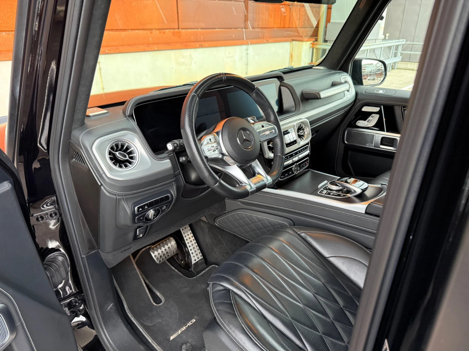 Interiörbild 2023 Mercedes-Benz AMG G 63 (1)