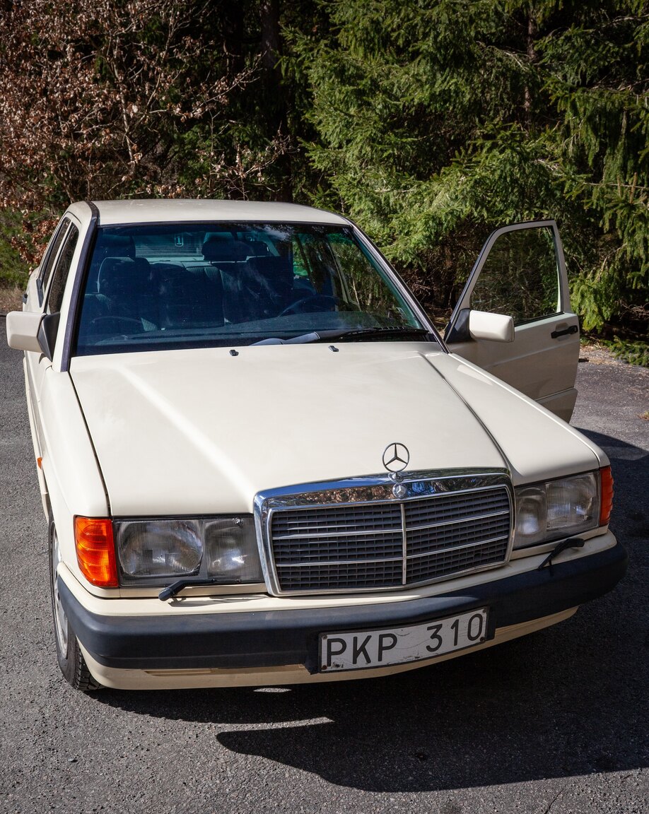 Exteriörbild på 1993 Mercedes-Benz 190 E 2.0