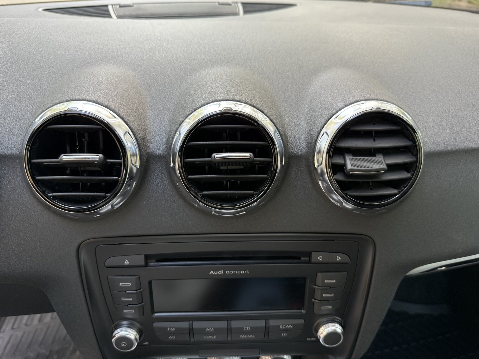 Interior image of 2011 Audi TT RS Coupé