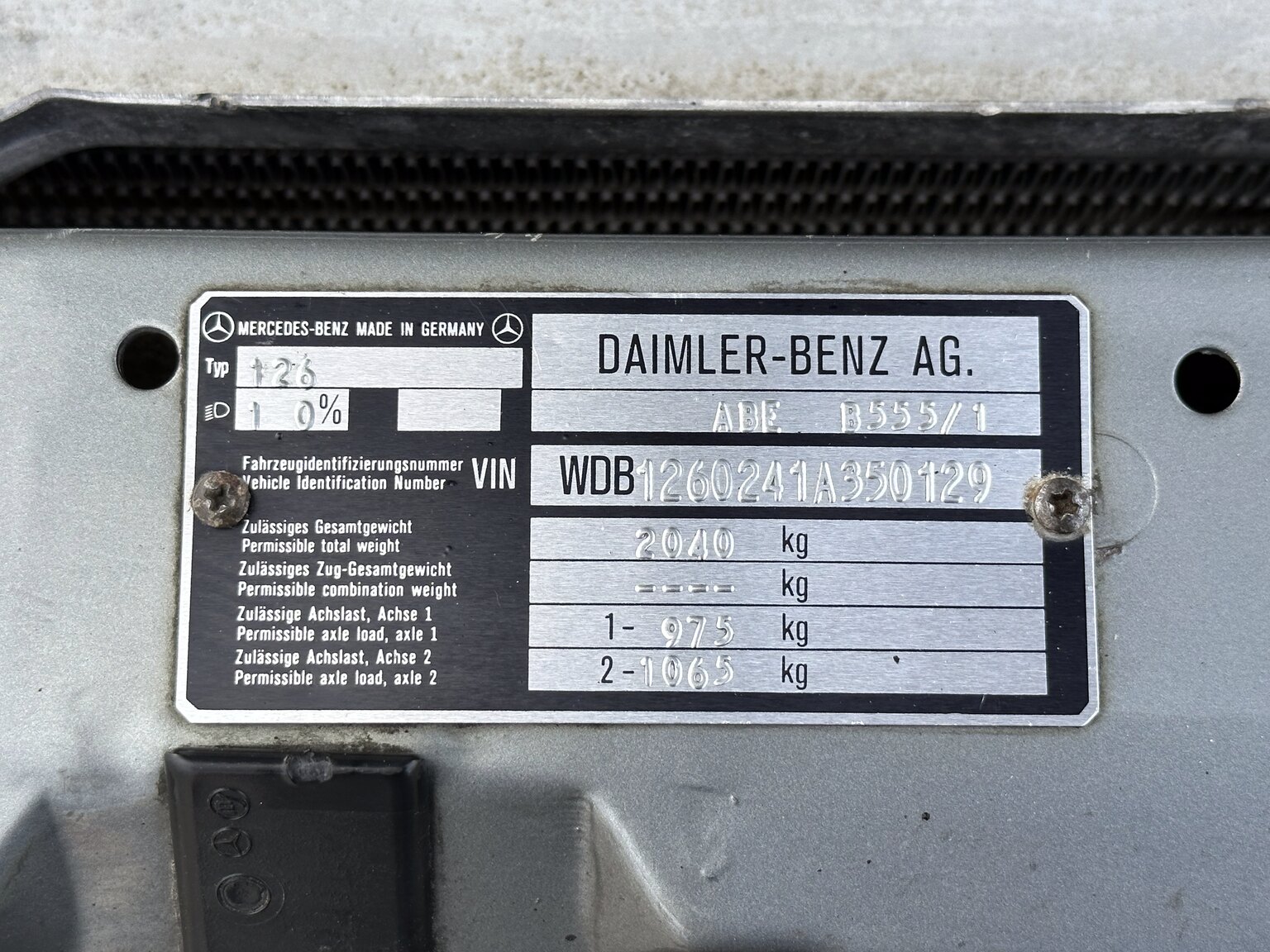 Image of 1987 Mercedes 300 SE mechanics