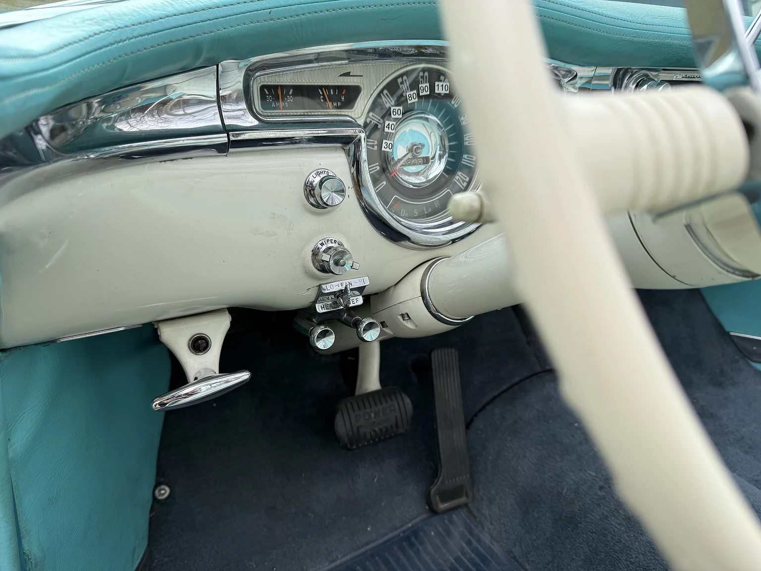 Innenraumfoto von 1955 Oldsmobile Super 88 (3)