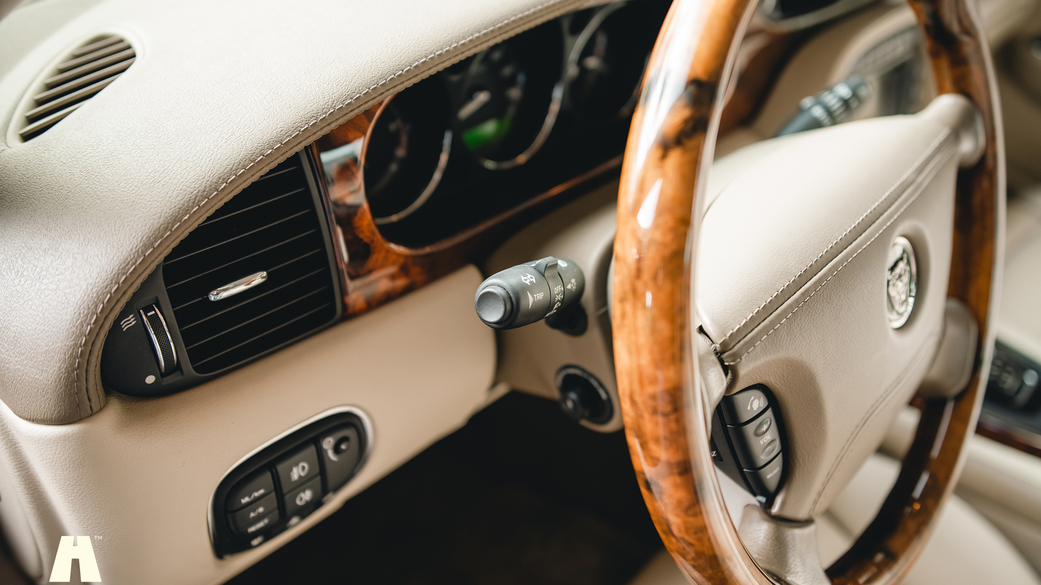 Innenraumfoto von 2003 Jaguar XJ Super V8