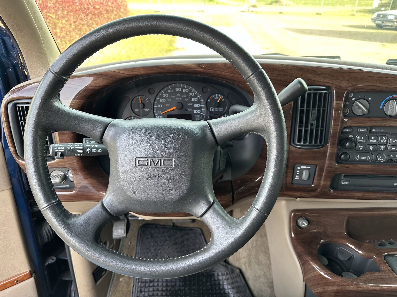 Innenraumfoto von 2000 GMC Savana G1500 Conversion Van