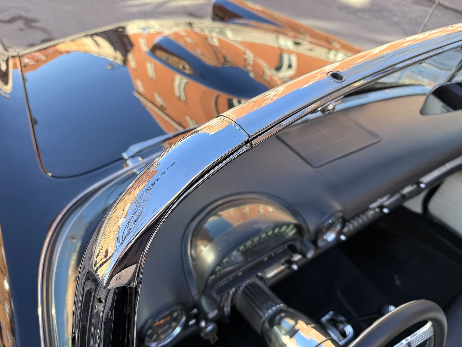 Interior image of 1955 Ford Thunderbird (47)
