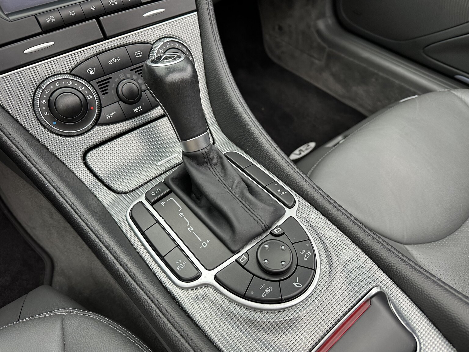 Interiörbild 2005 Mercedes-Benz SL 350