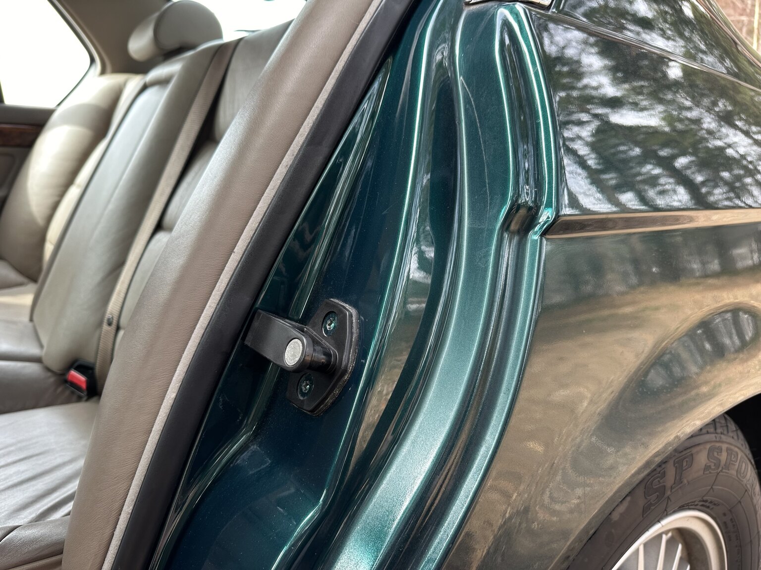 Interior image of 1992 BMW 740iA