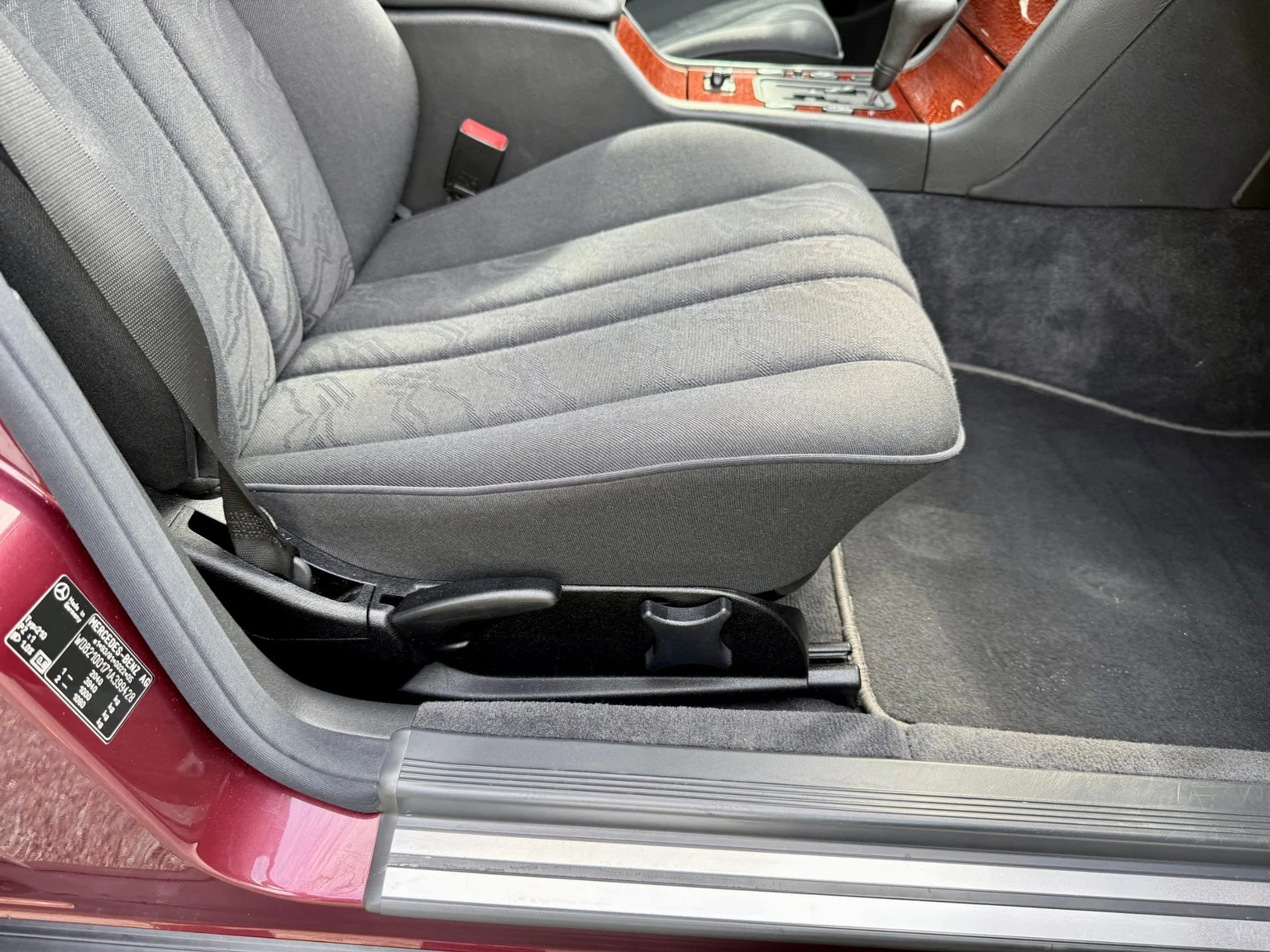 Innenraumfoto von 1997 Mercedes-Benz E 290 TD (77)