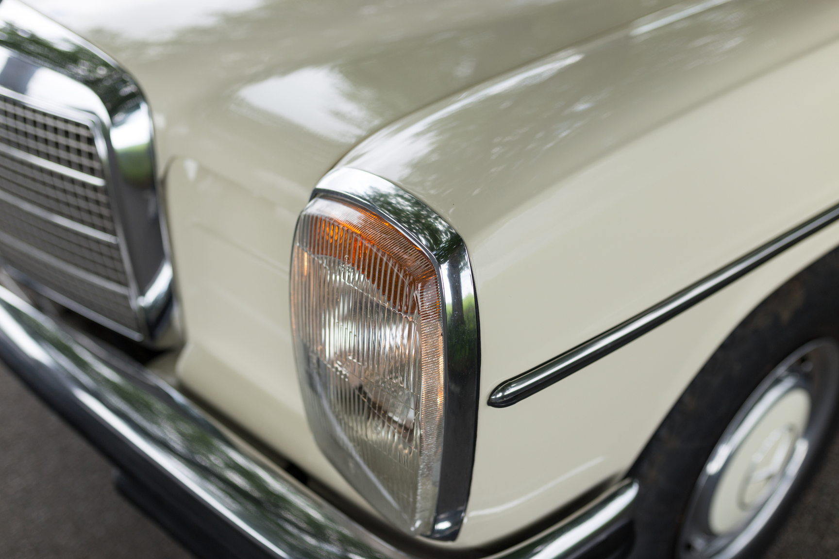 Aussenfoto 1971 Mercedes 250 C