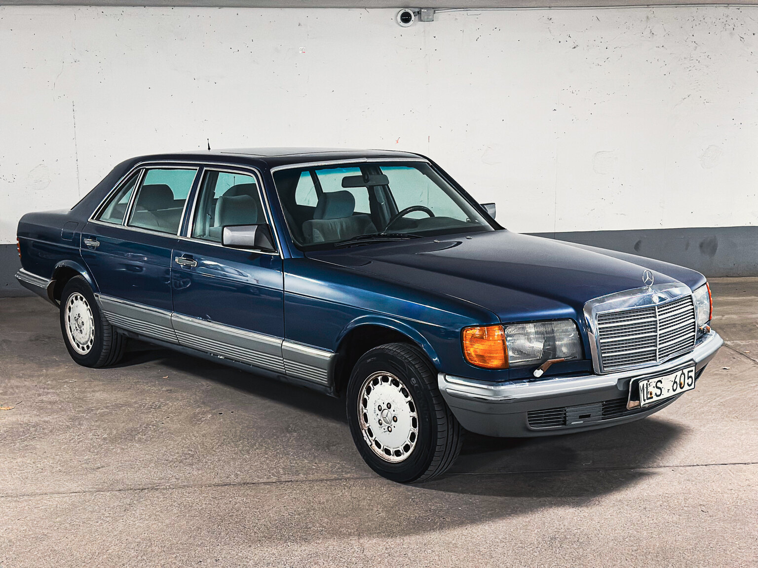 Exterior image of 1985 Mercedes-Benz 500 SEL