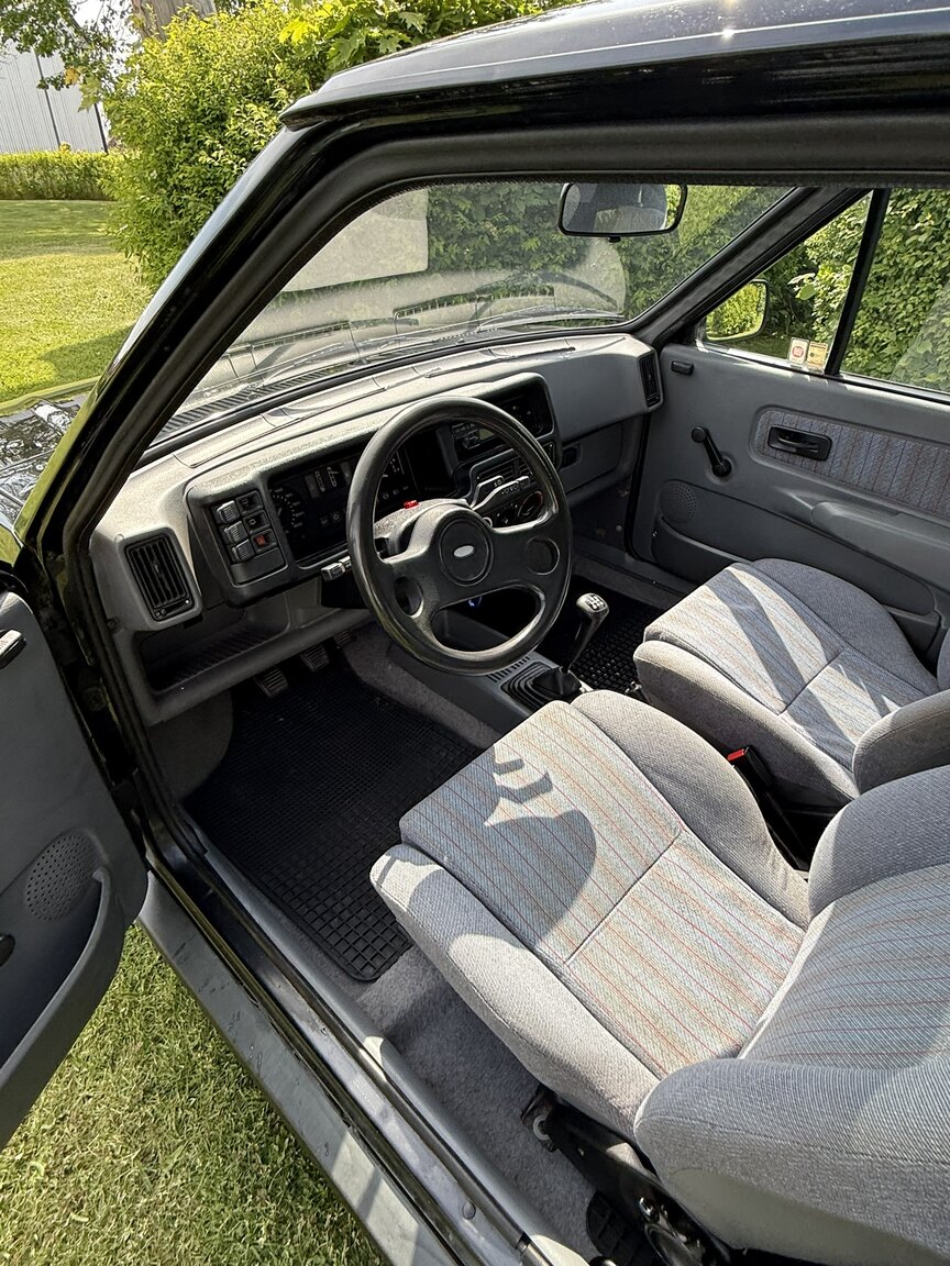 Interiörbild 1988 Ford Fiesta XR2