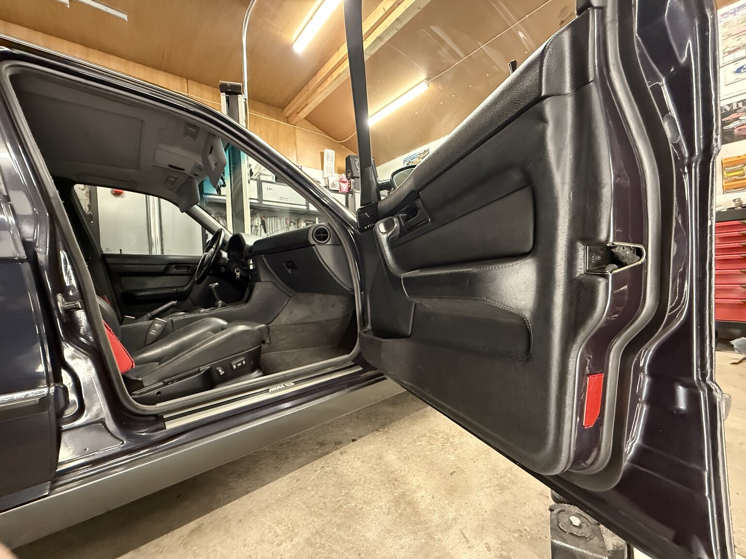 Interior image of 1989 BMW M5