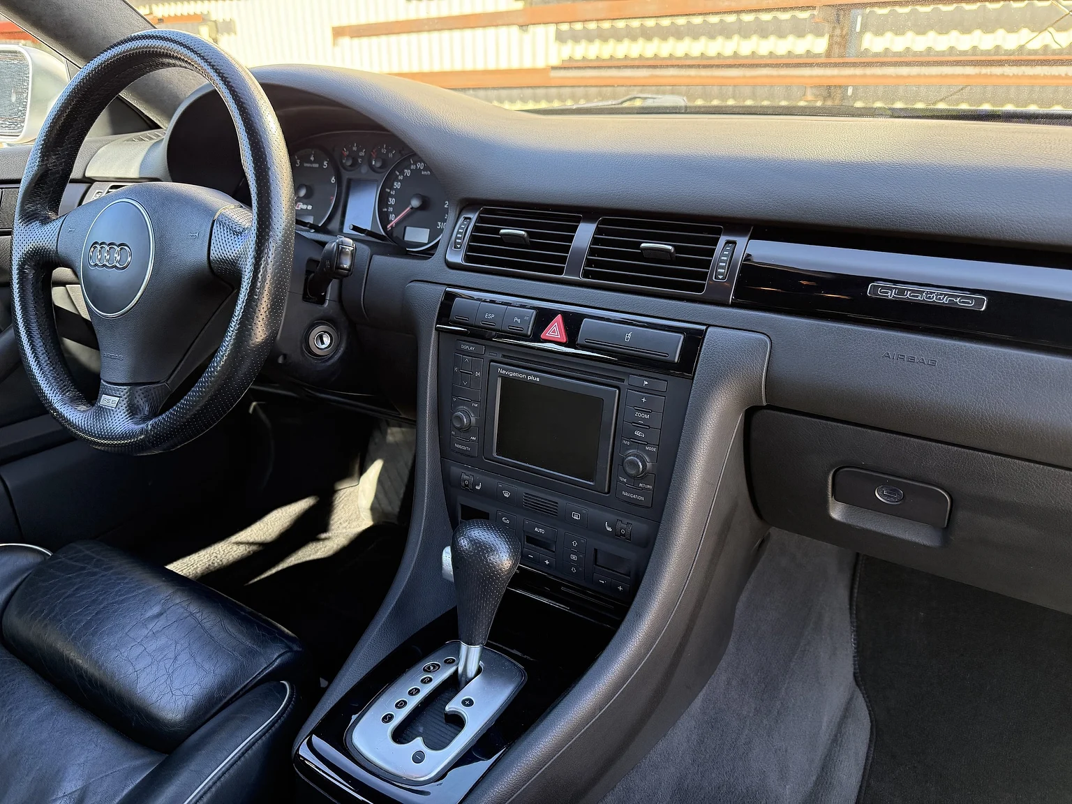 Innenraumfoto von 2002 Audi RS 6 Avant (44)