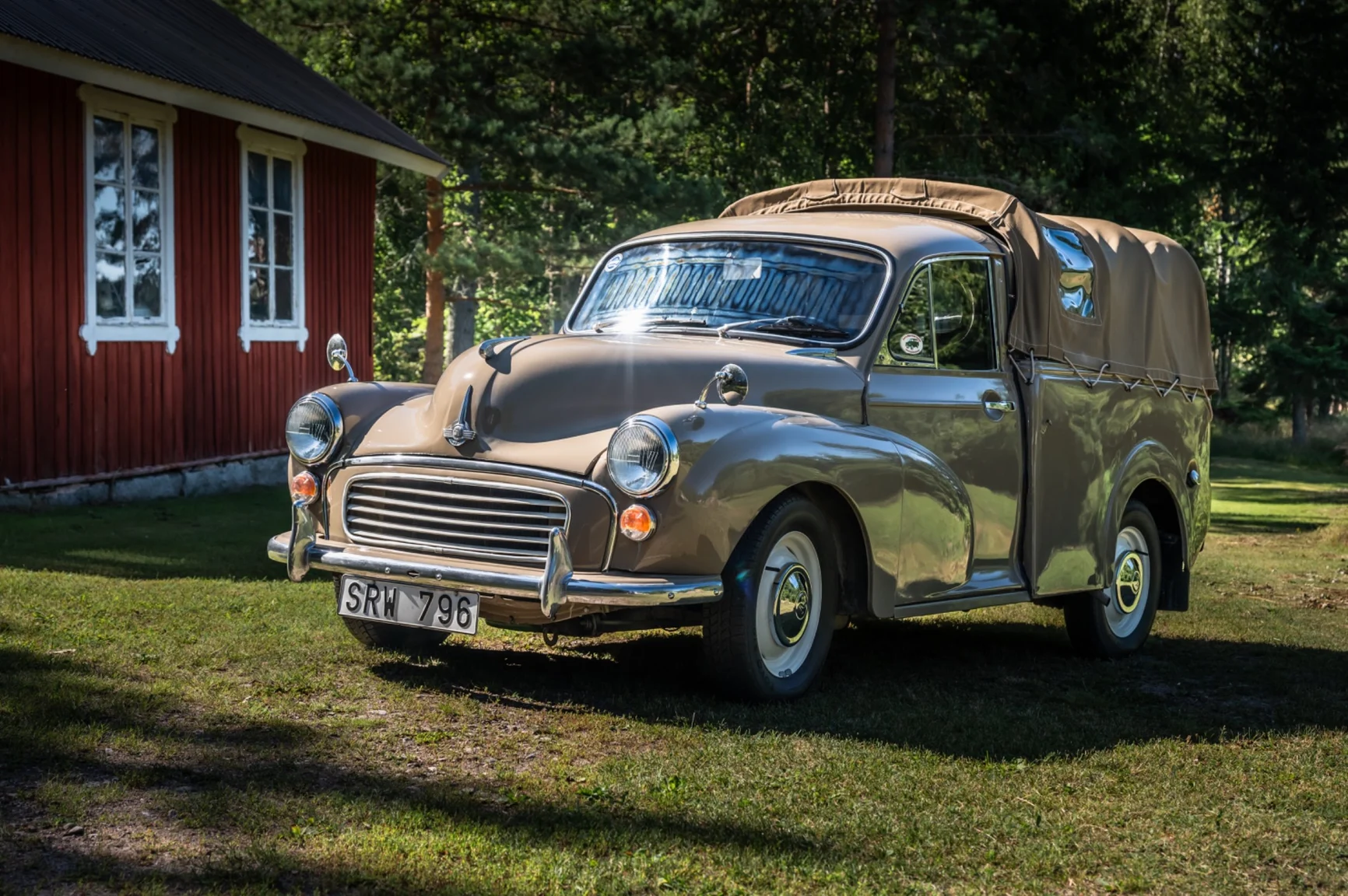Exterior image of 1971 Morris Minor 1000 (3)