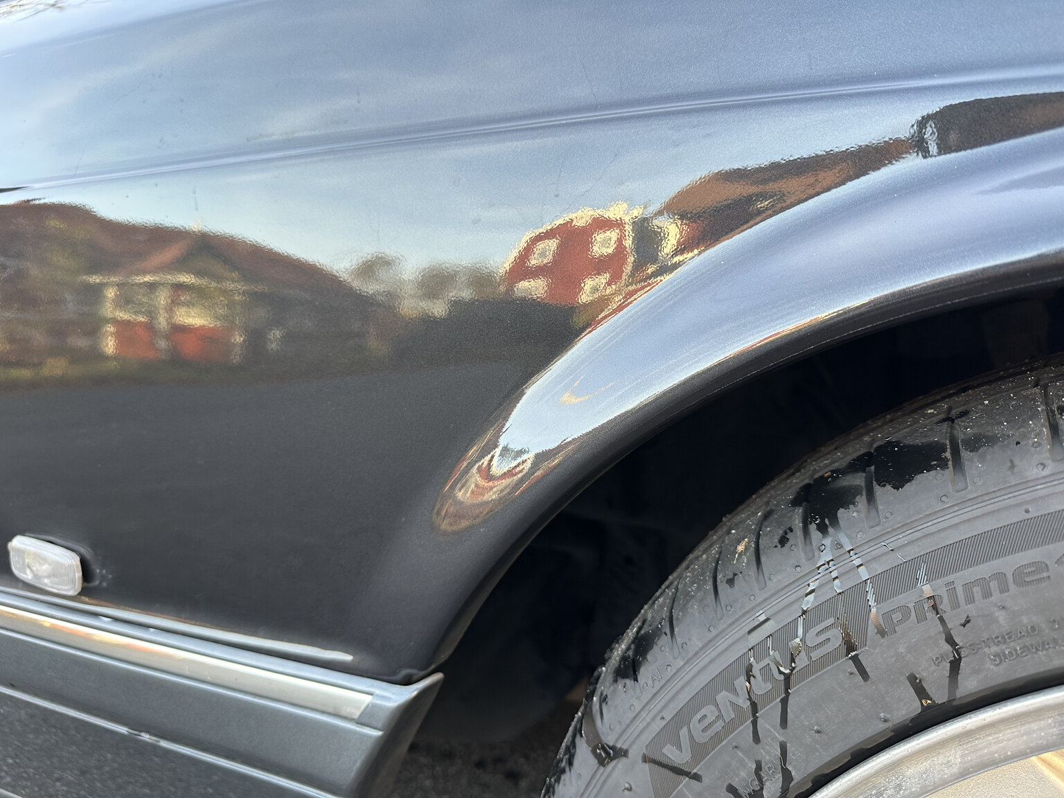 Exteriörbild på 1988 Mercedes 560 SEC