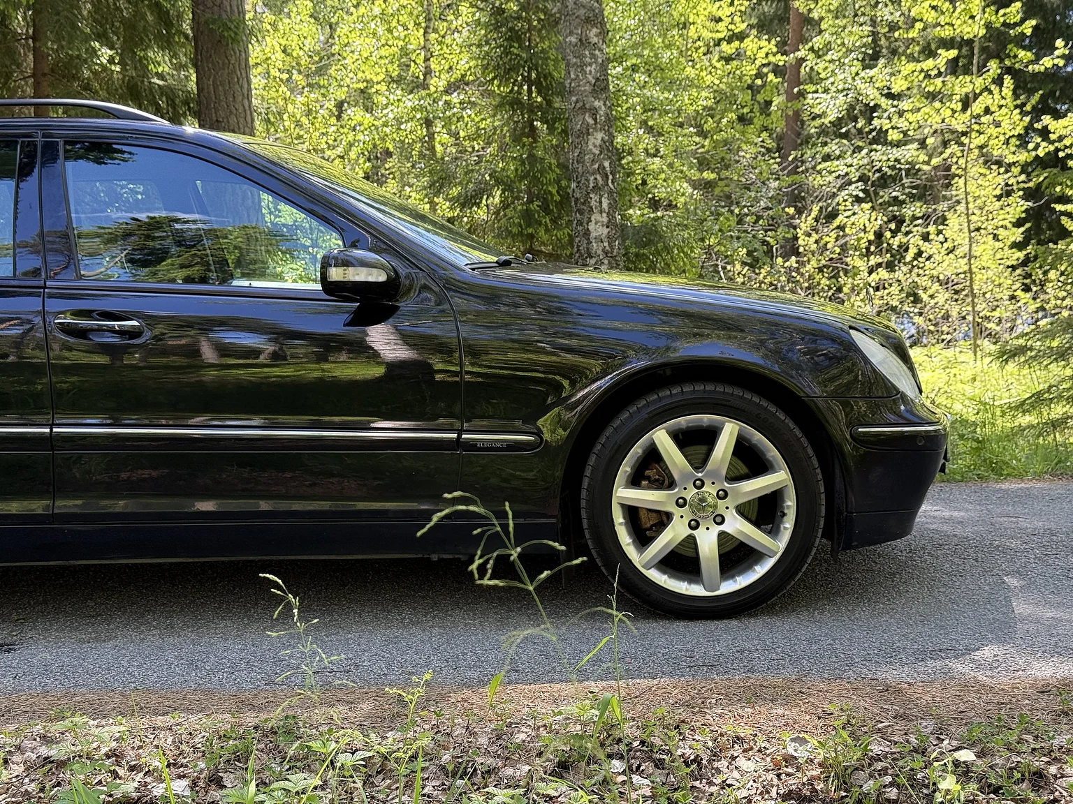 Exterior image of 2002 Mercedes-Benz C 320 T (31)