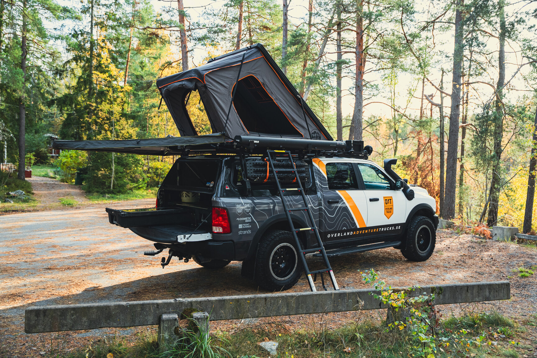 Exteriörbild på 2017 Dodge Ram 1500 AEV (19)